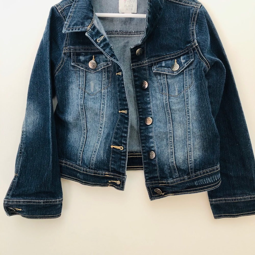 Here is a beautiful Jean Jacket!!! Enjoy!💖✨